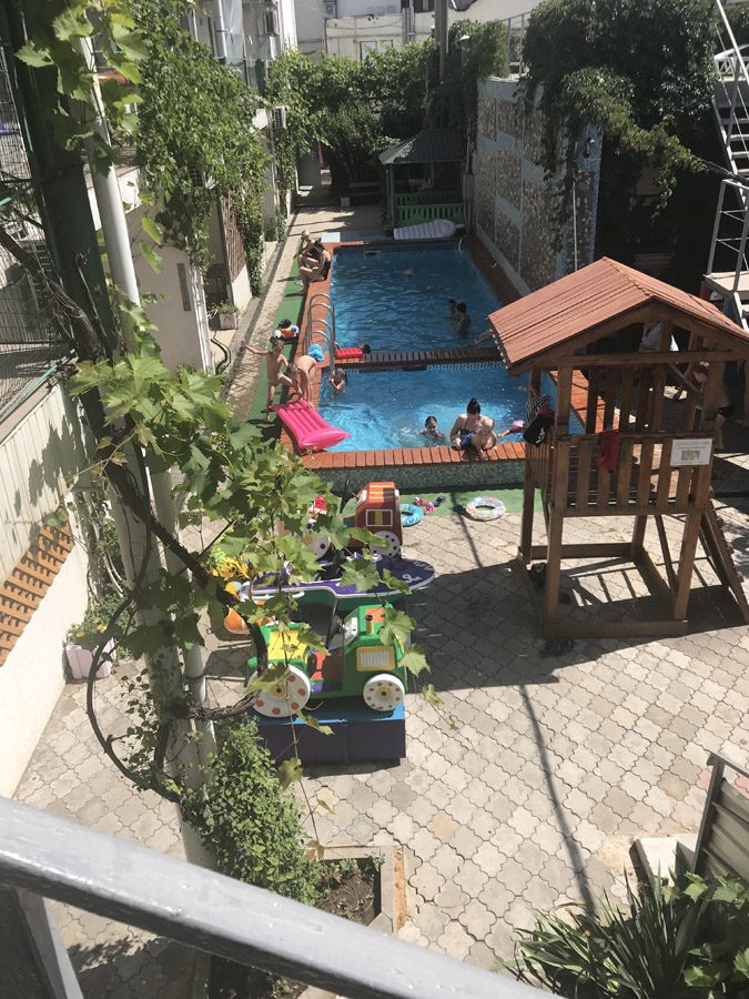 Детская площадка в Николаевке и бассейн